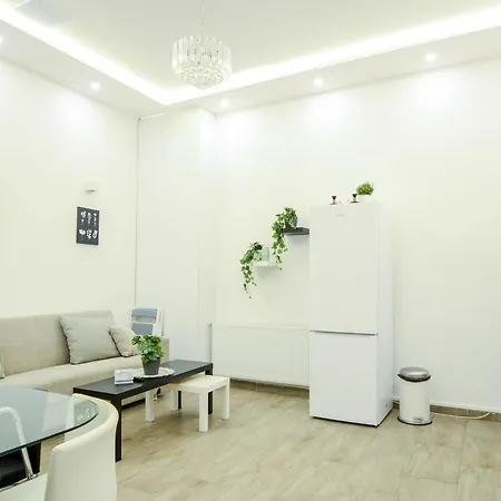 Apartmán Andrassy Getaway In Spacious 3br & Private Balcony Budapešť