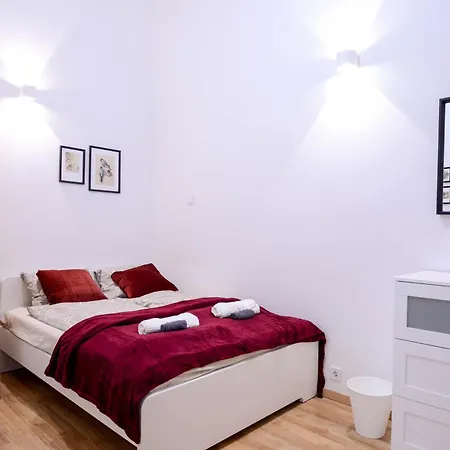 Andrassy Getaway In Spacious 3br & Private Balcony