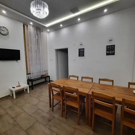 Apartment Andrassy Getaway In Spacious 3br & Private Balcony Budapest